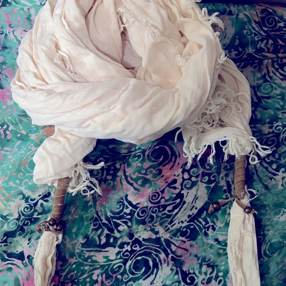 🔥NWT🔥 Spell & the Gypsy Hanalei Travel Scarf Sz OS 🤍RARE🤍 - Picture 6 of 10